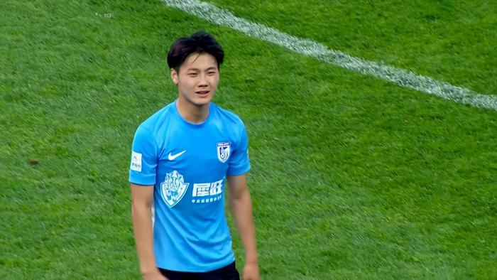 爱游戏体育-大连英博引援遭球迷催，李国旭重用年轻人，U16国脚试训或成新拼图