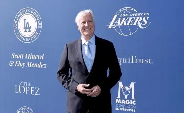 爱游戏体育-NBA-巴斯家族出售部分湖人股份估值100亿的简单介绍