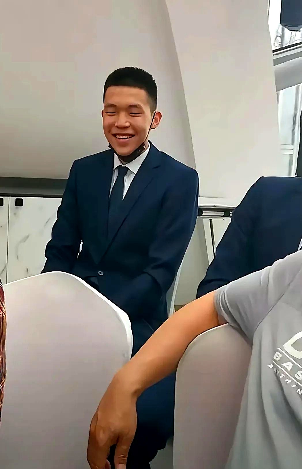 包含青岛男篮分享杨瀚森赴美日记：返回洛杉矶休整，日常训练走起的词条
