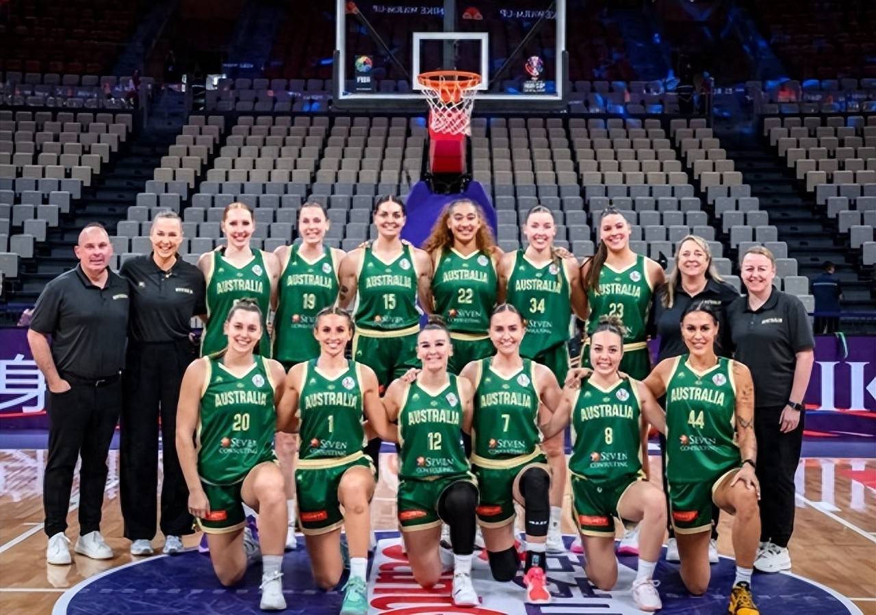 包含FIBA分享三篮世界杯过人精彩瞬间：谁来都是背景板的词条