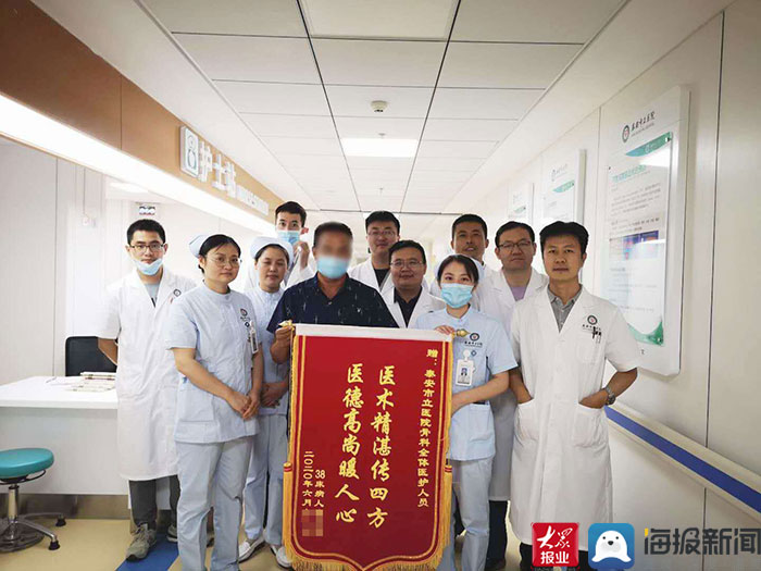 巴萨队员集体亮相慈善活动，仁心传递温暖
